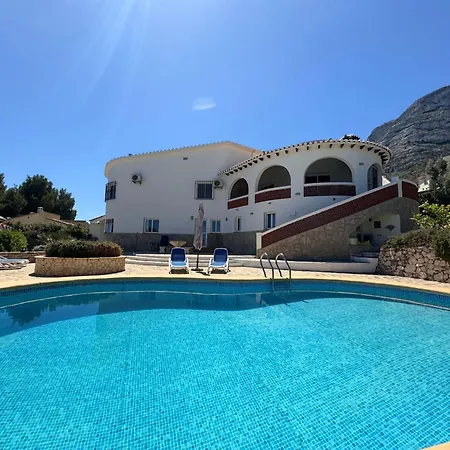 Clara Villa *